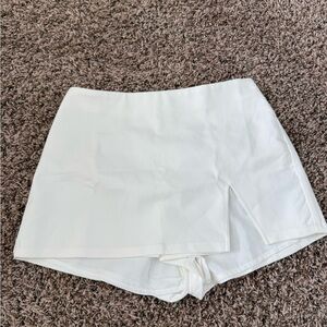 Mazarine Skort in White